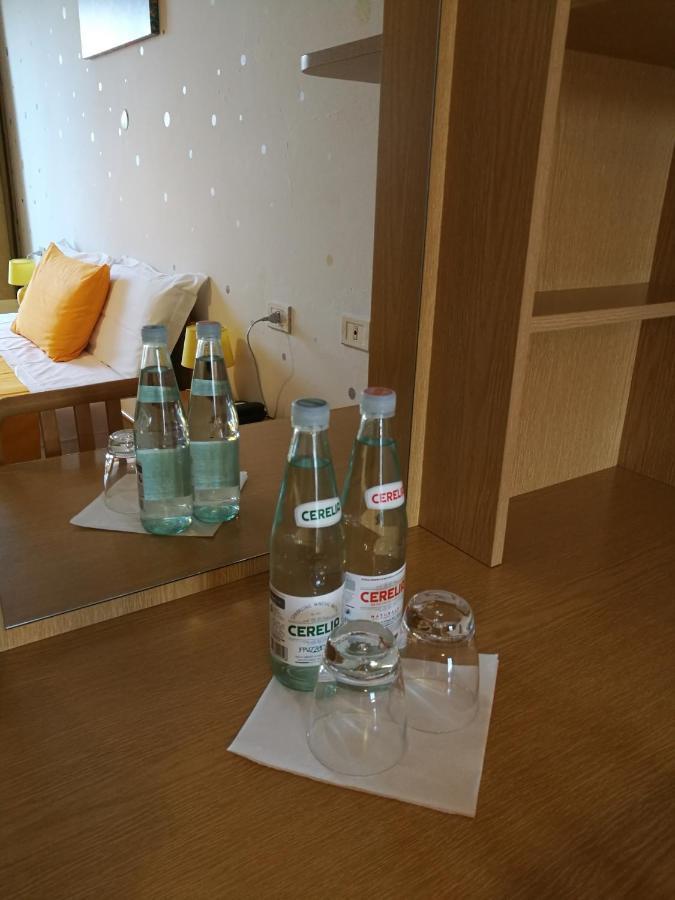 Albergo Stella Tole Buitenkant foto